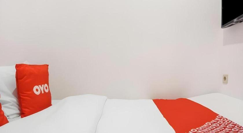 Hotel Super Oyo 91074 Stariez Senen Syariah 2*