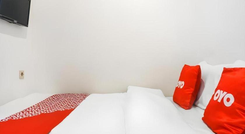 Hotel Super Oyo 91074 Stariez Senen Syariah Jakarta
