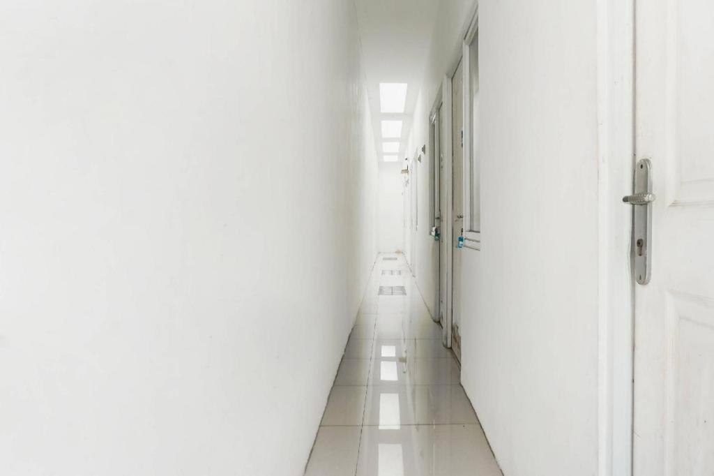 Hotel Super Oyo 91074 Stariez Senen Syariah 2*