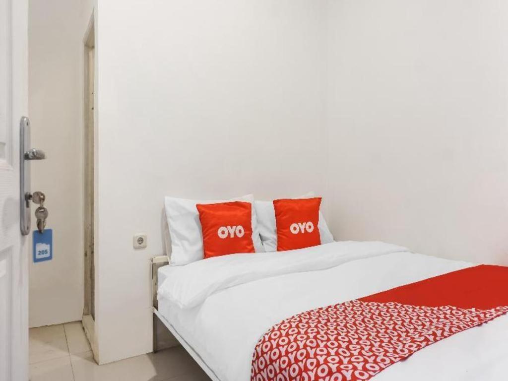 Super Oyo 91074 Stariez Senen Syariah Hotel
