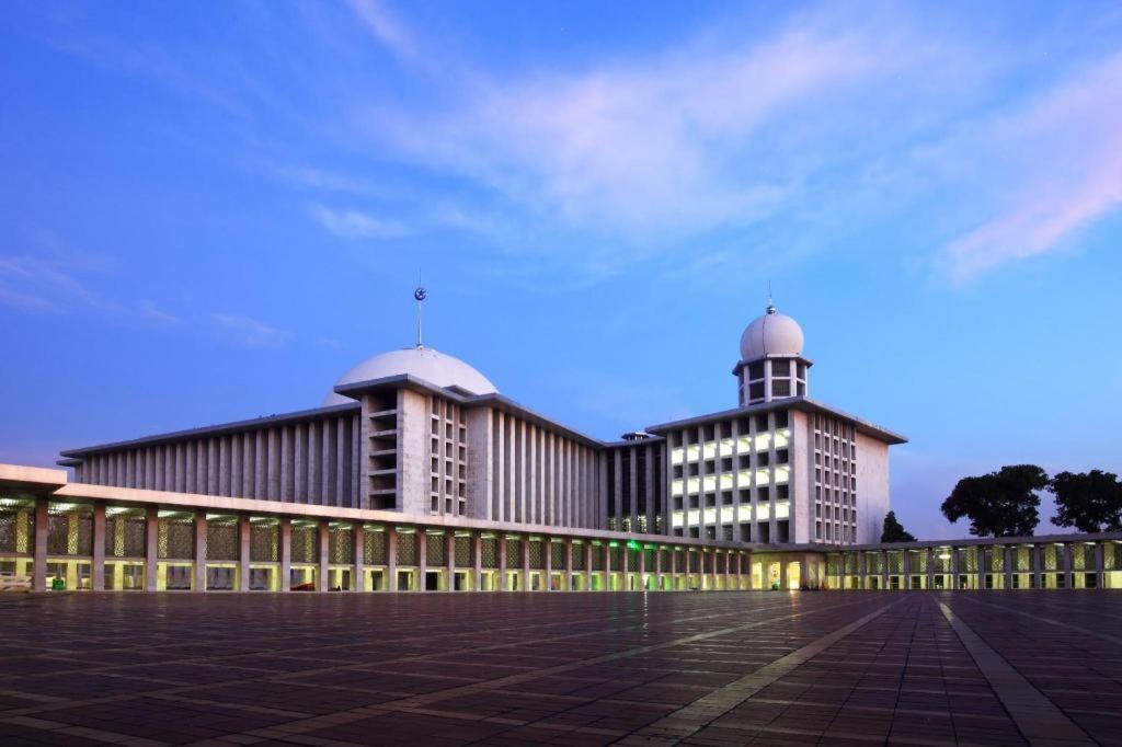Hotel Super Oyo 91074 Stariez Senen Syariah 2*