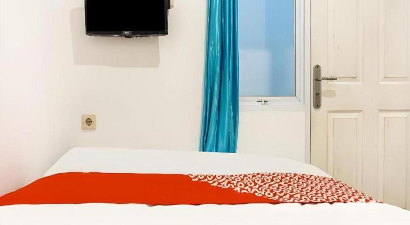 Hotel Super Oyo 91074 Stariez Senen Syariah