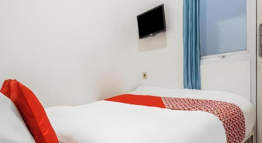 Super Oyo 91074 Stariez Senen Syariah Jakarta