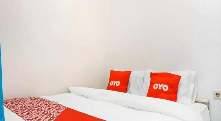 Hotel Super Oyo 91074 Stariez Senen Syariah 2*