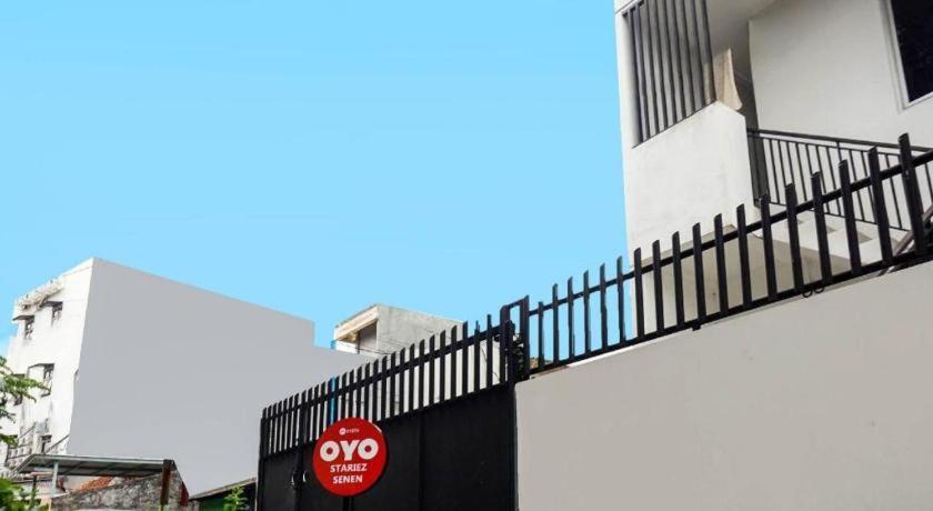 Hotel Super Oyo 91074 Stariez Senen Syariah